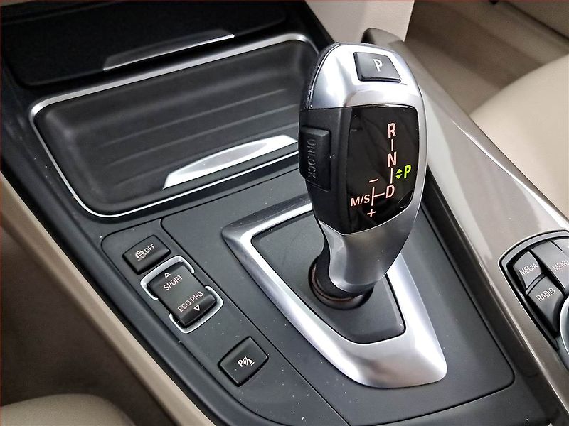 BMW Řada 3 (2014) 320 d xDrive, 4X4, Automat - fotka 16 z 23