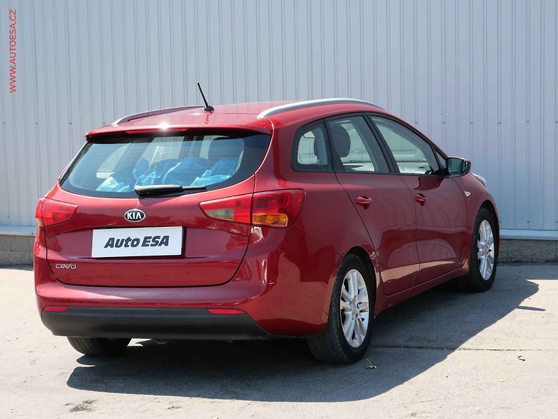 Kia Ceed (2014) 1.6 GDi, ČR, AC - fotka 4 z 15