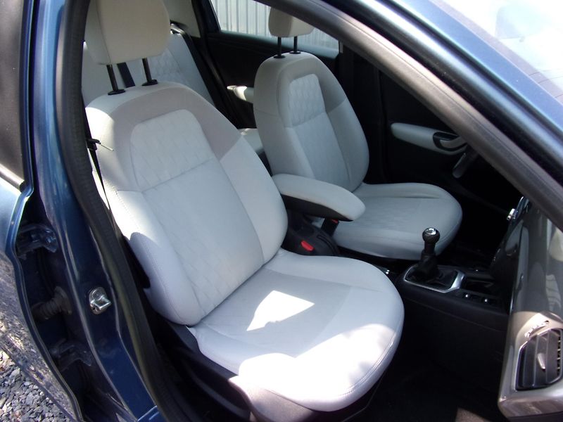 Citroën C-Elysée (2016) 1.6HDi 73kW EXCLUSIVE PŮVOD ČR - fotka 19 z 20