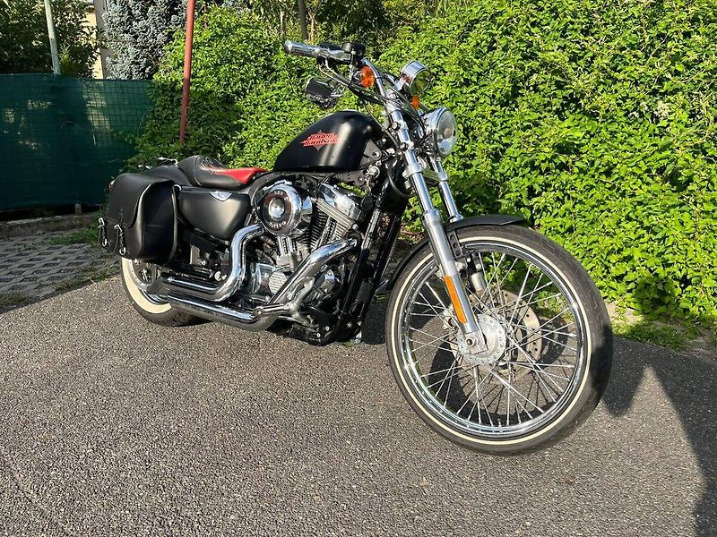 Harley-Davidson XL 1200V Sportster Seventy-Two (2012) - fotka 1 z 15