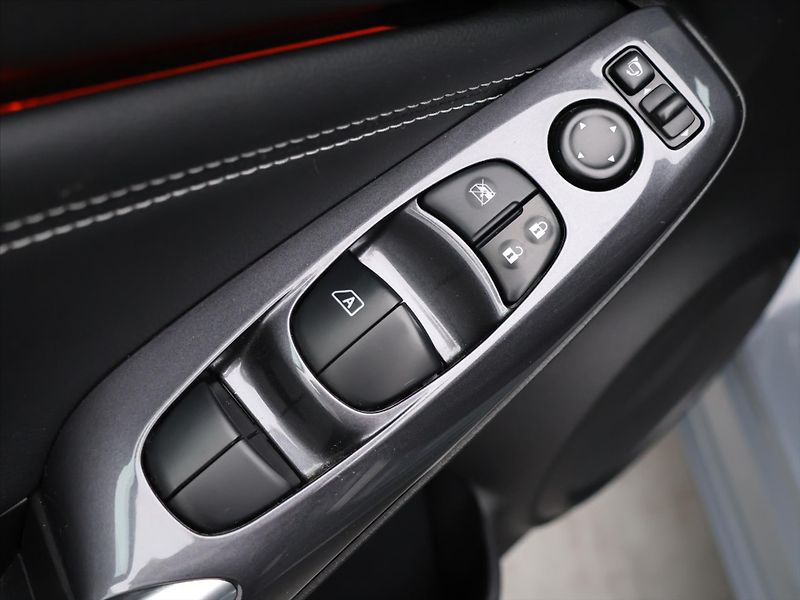 Nissan Juke 1,0 DIG-T Automat CZ Tekna DPH - fotka 15 z 37