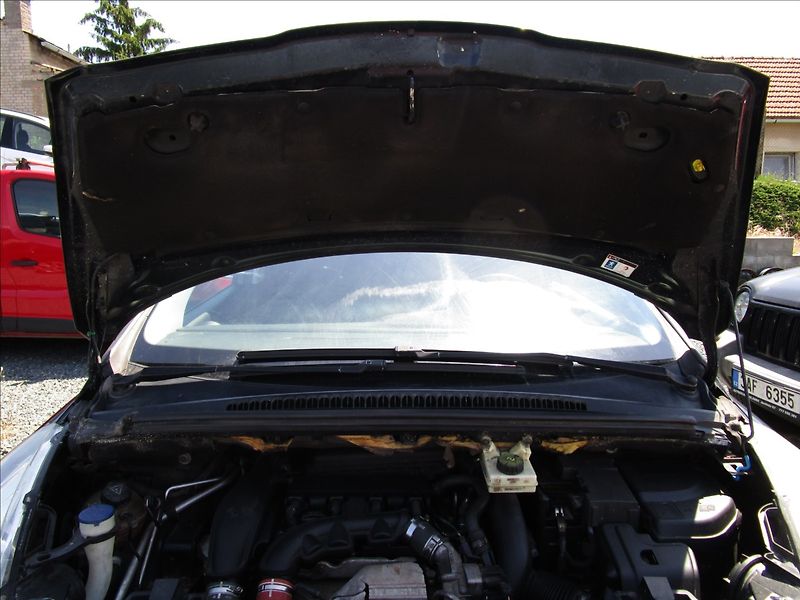 Peugeot 5008 1.6 THP aut. Klima, 7 míst - fotka 50 z 50