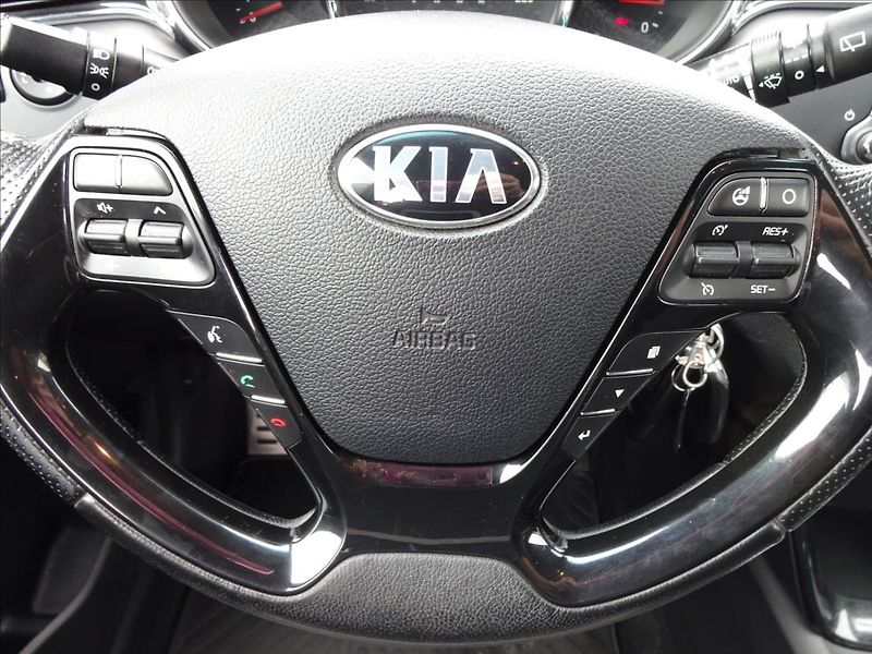 Kia Ceed 1,6 CRDi 100kW GT LINE - fotka 39 z 50