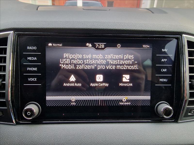 Škoda Karoq 2.0TDI DSG Style,ČR,1.Majitel - fotka 29 z 50