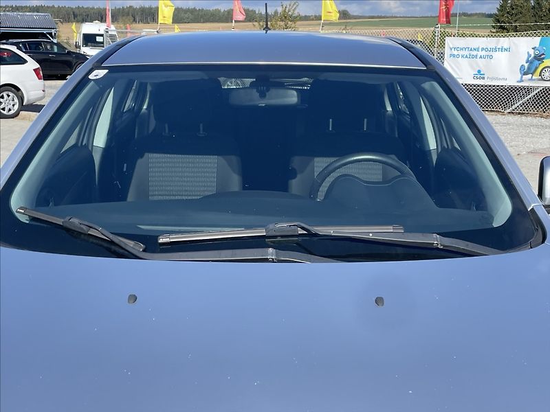 Mitsubishi Lancer 1,6 i 86kw Invite Klima Tažné - fotka 27 z 33