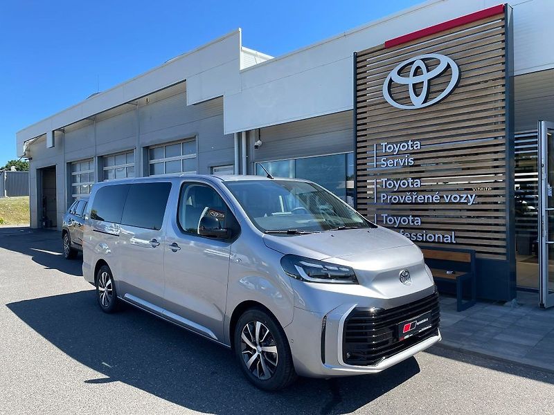 Toyota ProAce Verso 2.0L 8AT Family 8 - fotka 1 z 24