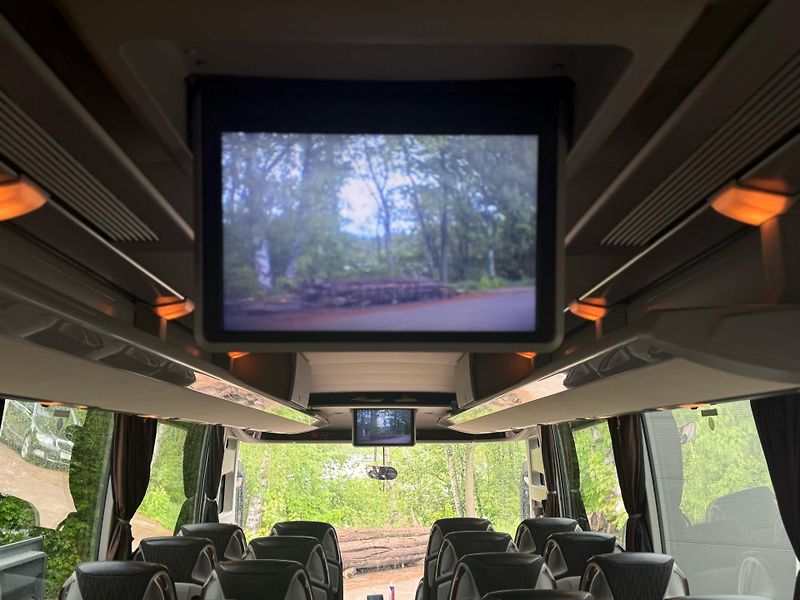 Setra (2015) S515 HD TOP VÝBAVA + 880l  - fotka 21 z 29