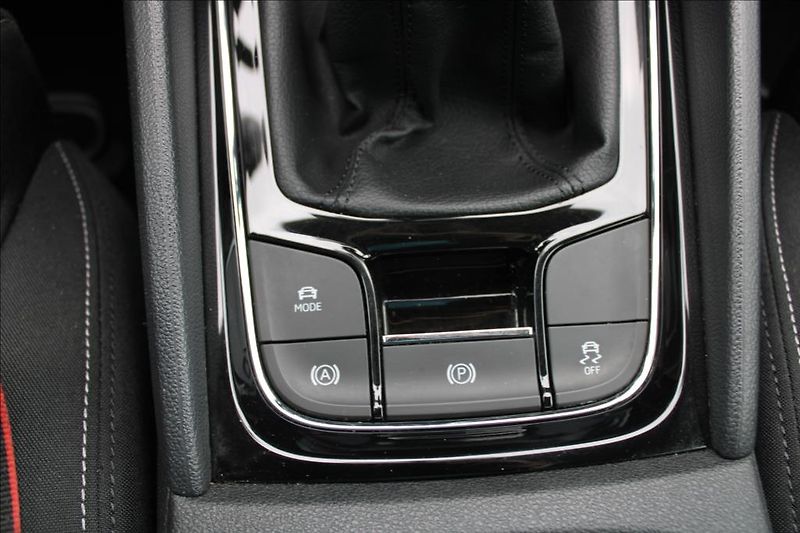 Škoda Karoq 2,0 TDi  DPH,ČR,S.KNIHA,STYLE - fotka 23 z 33