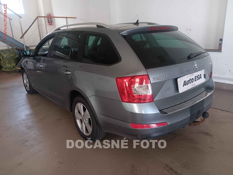 Škoda Octavia (2014) 2.0TDI, servis.kniha - fotka 2 z 3