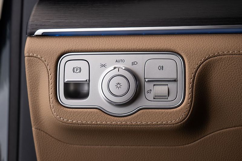 Mercedes-Benz GLS d 4MATIC E-active body control - fotka 17 z 24