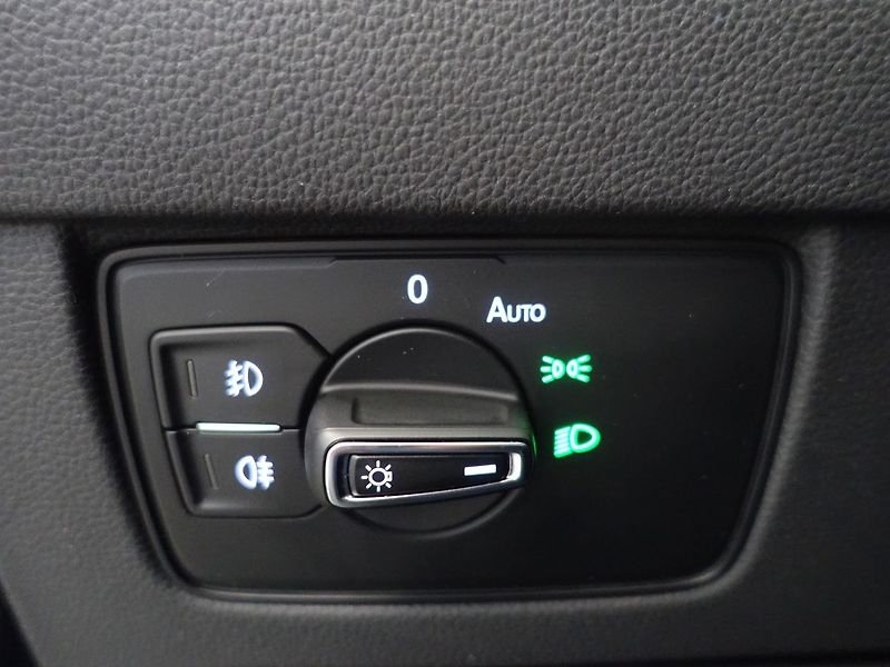 Volkswagen Passat 2.0 TDi LED SVĚTLA, ACC, DSG - fotka 20 z 38