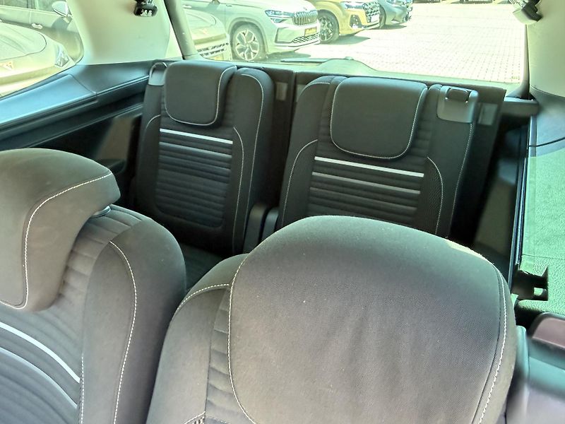 Volkswagen Sharan (2015) 2.0TDI 103kW DSG 7M EL. DVĚŘE - fotka 25 z 41