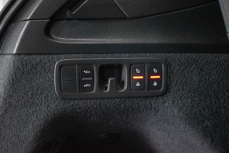 Audi Q7 50 TDI S-LINE*TAŽNÉ*AIR*7.MÍST - fotka 48 z 51