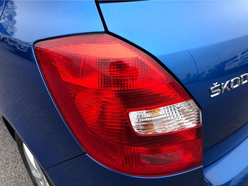 Škoda Fabia 1.2 HTP AMBITION - fotka 25 z 27