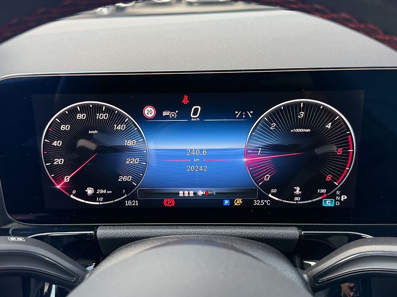 Mercedes-Benz GLA 200 d - fotka 18 z 36