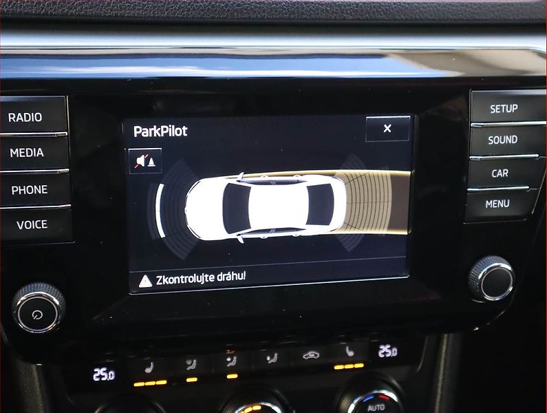 Škoda Superb (2015) 2.0 TDI, Automat, Bi-Xenony - fotka 20 z 20