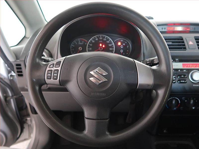 Suzuki SX4 (2007) 1.6 VVT, 4X4 - fotka 14 z 15