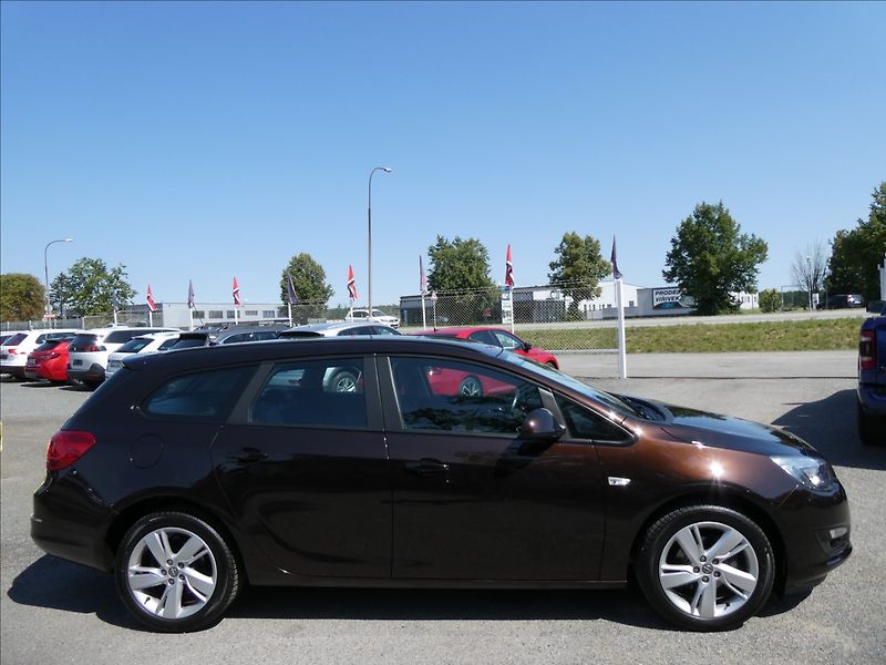 Opel Astra 1,4 i 88kW klima, serviska - fotka 12 z 44