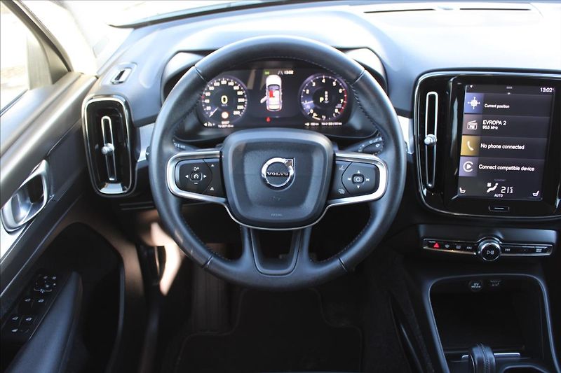 Volvo XC40 2,0 T4  1MAJ,4x4,MOMENTUM PRO - fotka 11 z 35
