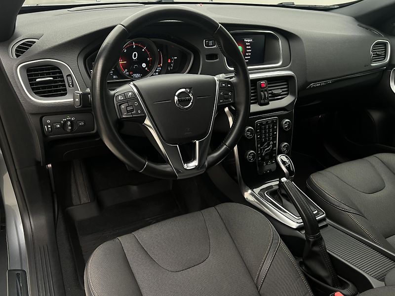 Volvo V40 CC D3 PLUS AUT - fotka 4 z 39