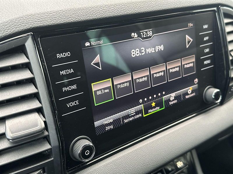 Škoda Karoq (2024) 2.0 TDI 4x4 DSG Sportline - fotka 13 z 33