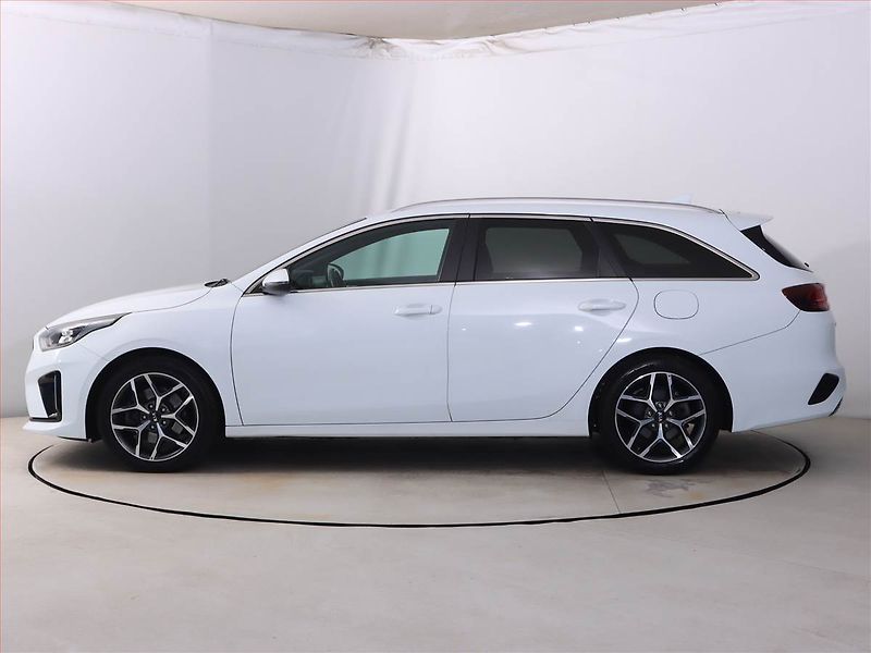 Kia Ceed (2020) GT Line 1.6 CRDi, Serv.kniha - fotka 3 z 19