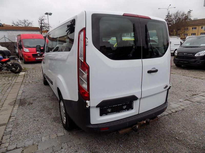 Ford Transit Custom 2,2 TDCI 92 KW L2H1 9 MÍST - fotka 15 z 50