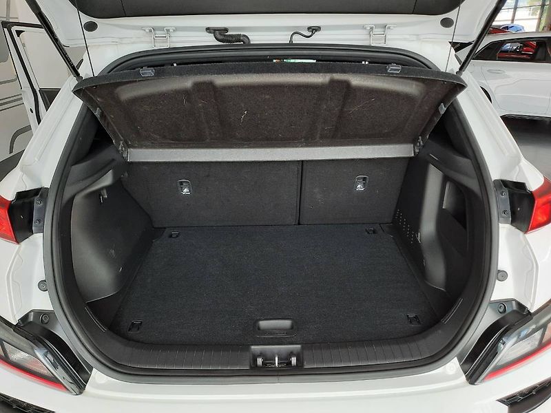 Hyundai Kona (2022) 1.0 T-GDI (88kW/120k) N-Line - fotka 20 z 22