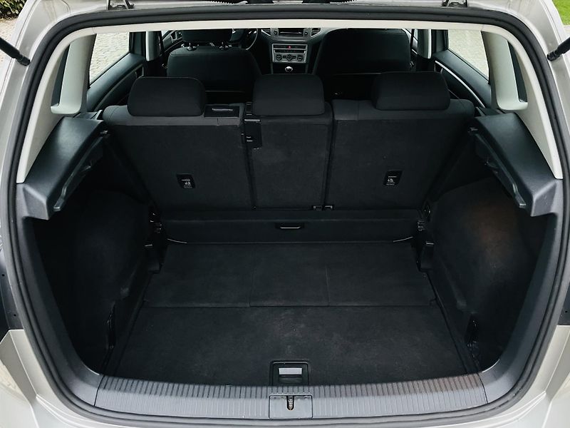 Volkswagen Golf Sportsvan 1.6TDI MANUÁL SENZORY TEMPOMAT - fotka 20 z 40