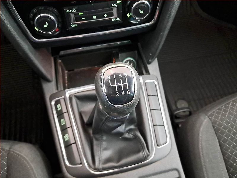 Škoda Superb (2014) Ambition 2.0 TDI, Serv.kniha - fotka 22 z 27