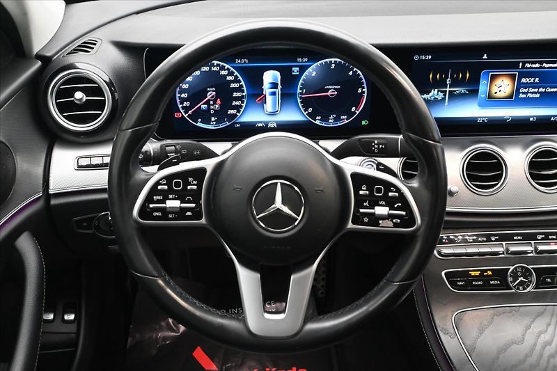 Mercedes-Benz Třídy E 2,0 220d 143 kW Business 9G-Tr - fotka 18 z 31