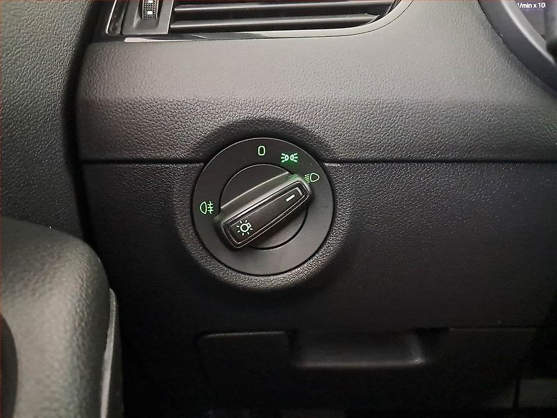 Škoda Octavia (2018) 1.6 TDI, Tempomat - fotka 16 z 17