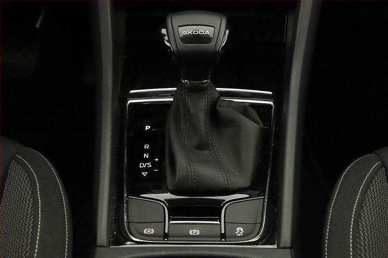 Škoda Karoq (2024) 1.5 TSI, Drive, FullLed - fotka 10 z 16