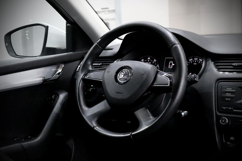 Škoda Octavia 3 Combi 1.4 TSI 103 kW - fotka 18 z 25