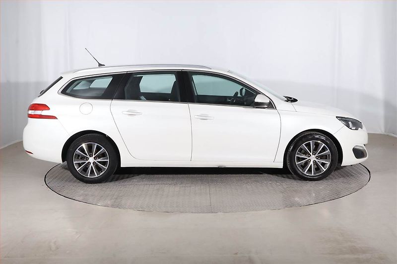 Peugeot 308 (2015) 2.0 BlueHDi, Serv.kniha, Navi - fotka 6 z 25