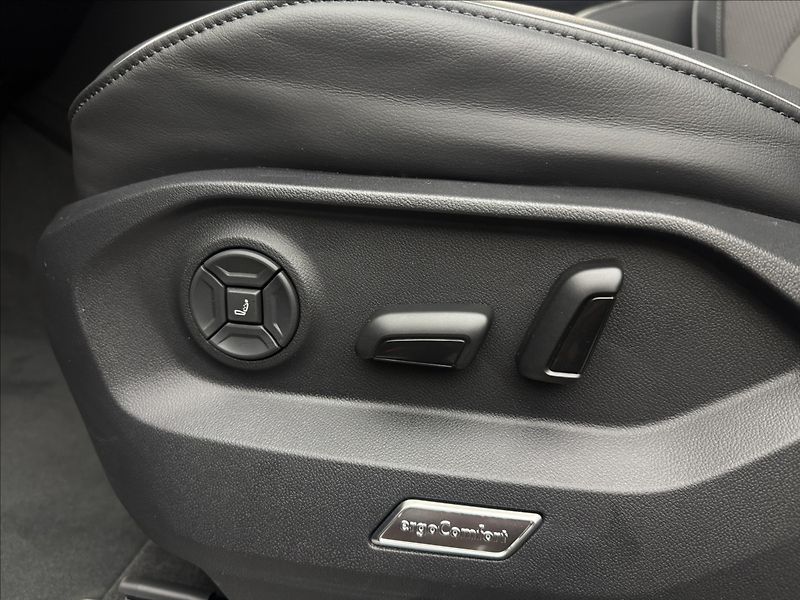 Volkswagen Touareg 3,0 HUD MASÁŽ NZTOP ČR ZÁRUKA - fotka 42 z 54