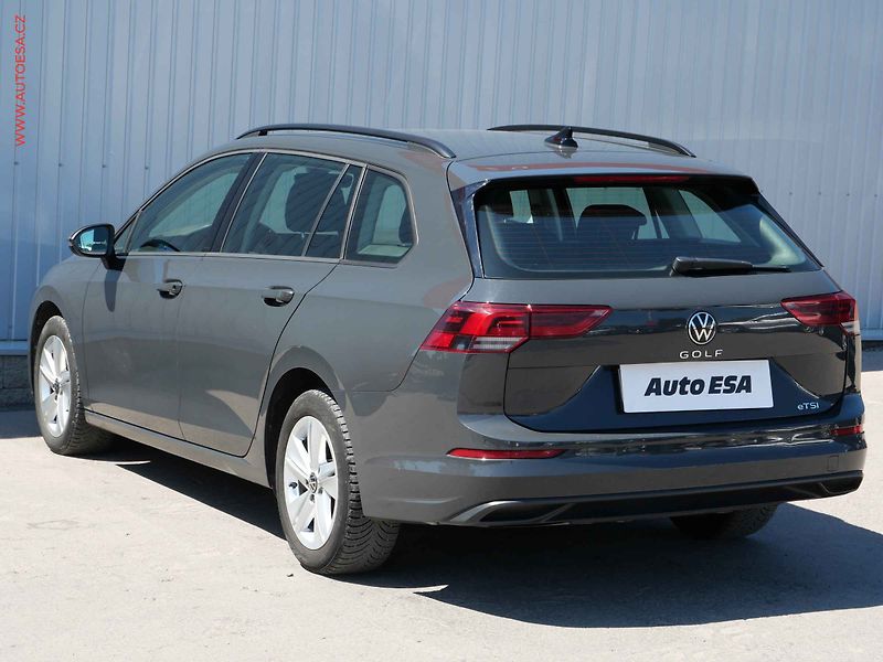 Volkswagen Golf (2023) 1.0 eTSi, ČR, Life, AT, LED - fotka 6 z 31