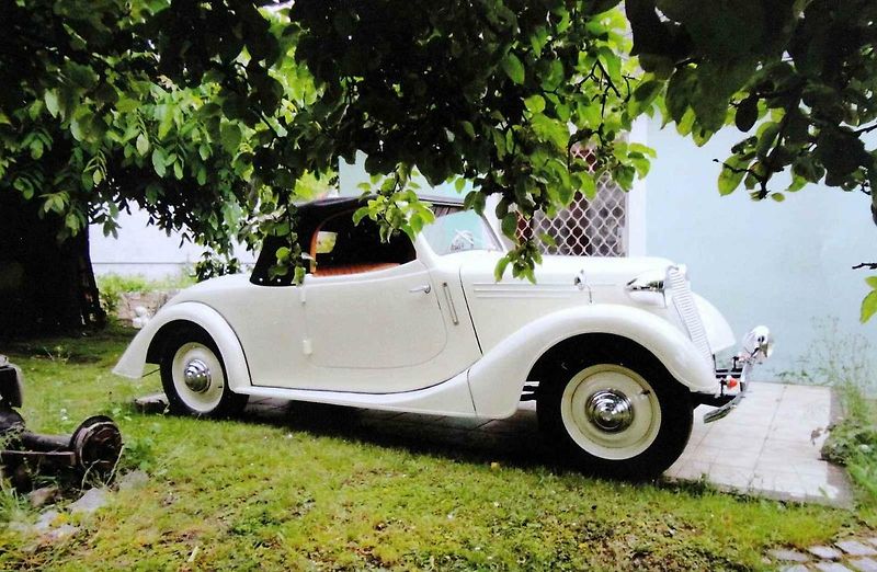 Nádherně zrekonstruovaná Tatra 57B roadster s karosérií od firmy Odřich Uhlík z Prahy Strašnic.