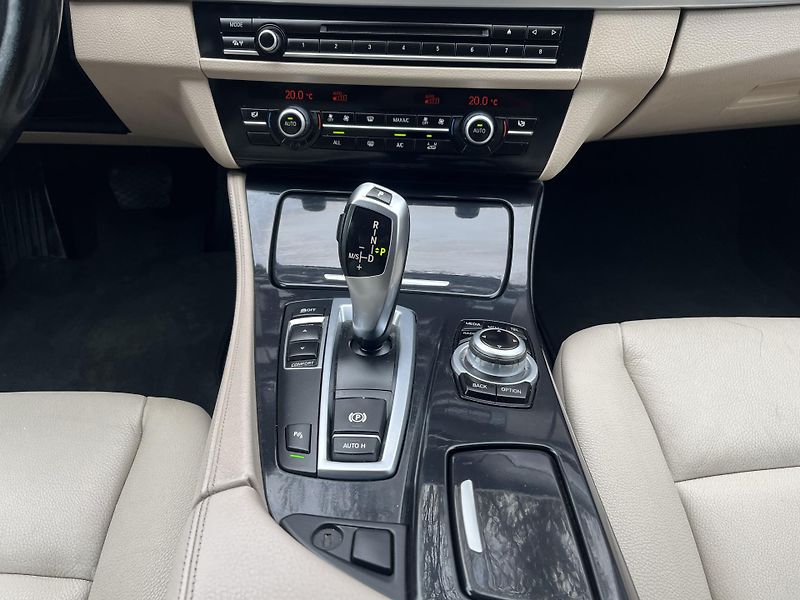 BMW Řada 5 (2014) 2,0D 135Kw NAVI,SV.KŮŽE,XENON - fotka 14 z 17