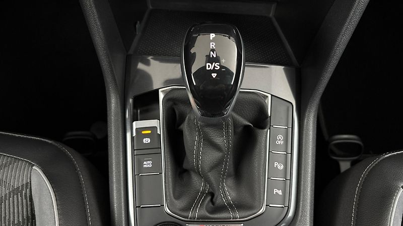 Volkswagen Tiguan Allspace 2.0 TDI DSG 4MOTION R-Line - fotka 24 z 29