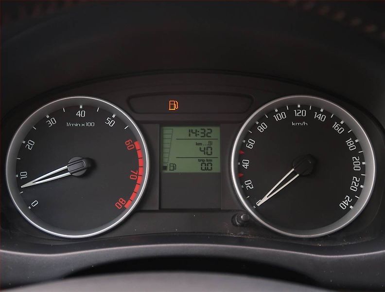 Škoda Fabia (2007) 1.6 16V, Tempomat - fotka 11 z 15