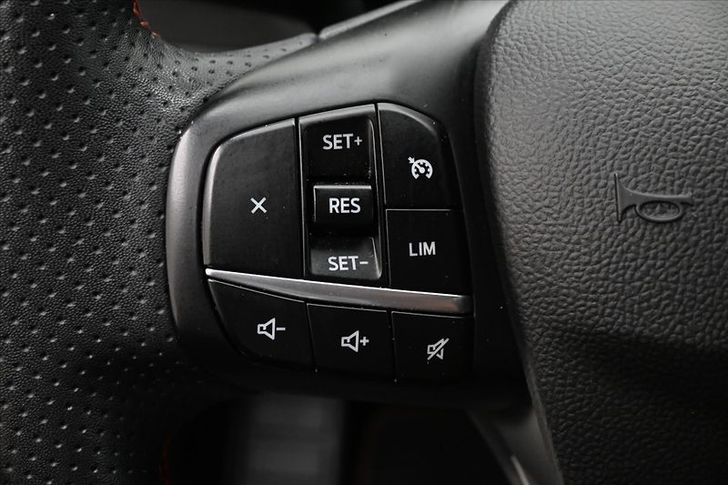 Ford Kuga 2,5 Hybrid 112kW SOH-100% ST-L - fotka 22 z 29