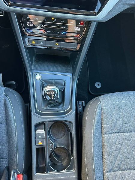Volkswagen Touran (2023) 1.5 TSI 110kW manuál - fotka 21 z 35