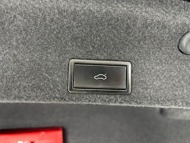 Volkswagen Passat R-Line DSG - fotka 29 z 32