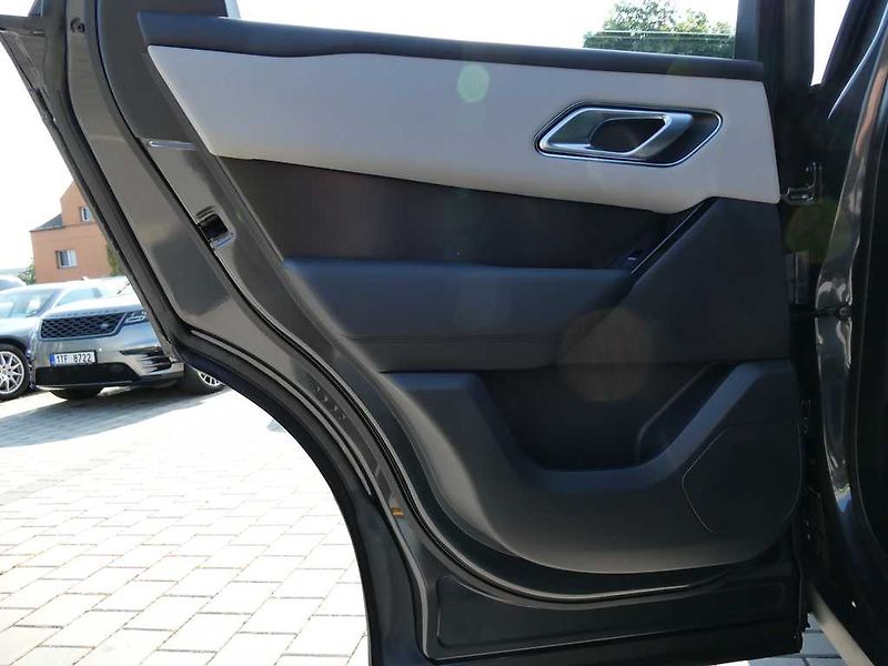Land Rover Range Rover Velar 3,0 Dynamic SE D300 - fotka 15 z 40