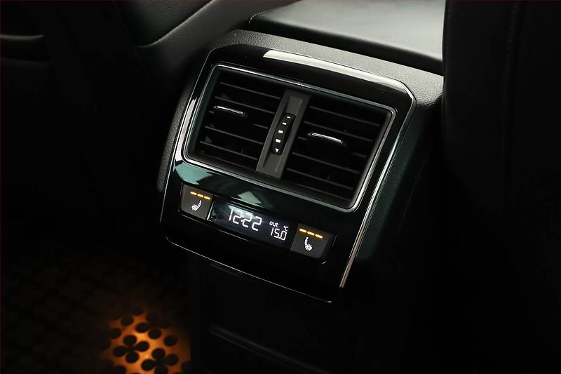 Škoda Superb (2018) 2.0 TDI, 4X4, Automat, Kůže - fotka 15 z 18