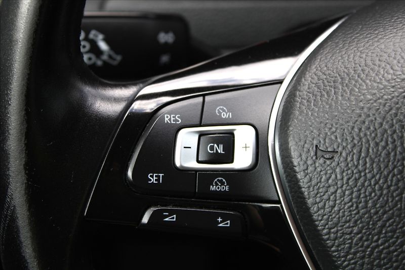 Volkswagen Golf 1,4 TSI  VÝHŘEVY,TAŽNÉ,BIXENON - fotka 17 z 28