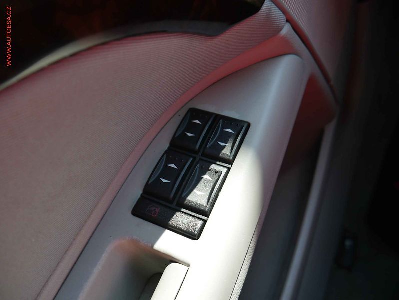 Ford Mondeo (2005) 2.0i, ČR, AAC, tempo - fotka 12 z 13