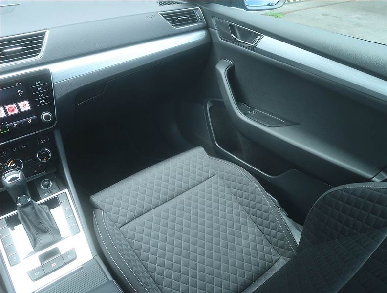 Škoda Superb (2023) Style 2.0 TDI - fotka 8 z 17