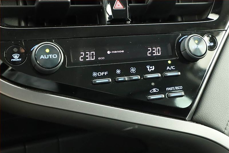 Toyota Camry (2021) 2.5 Hybrid - fotka 17 z 20